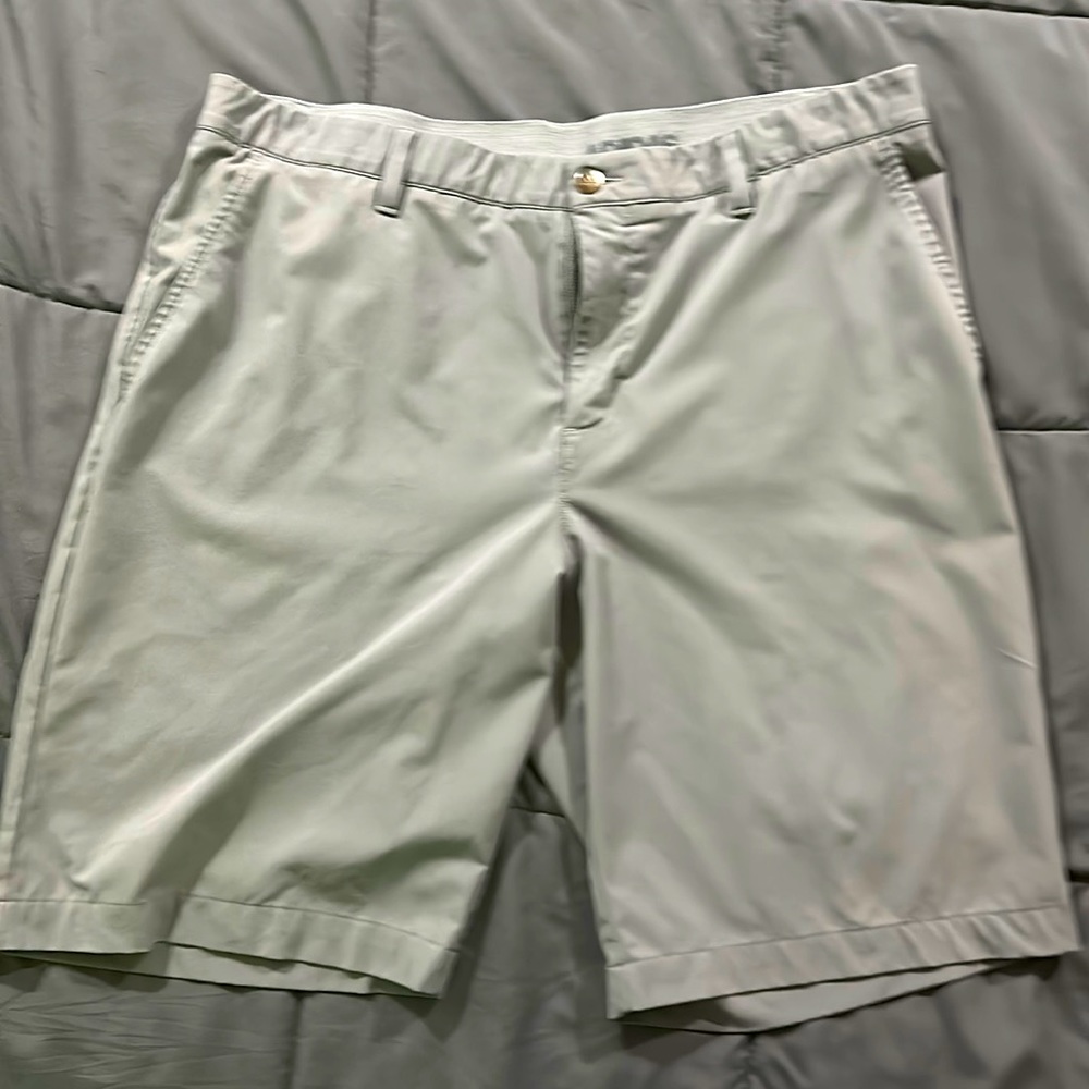 Like new men’s Adidas shorts 38”.
